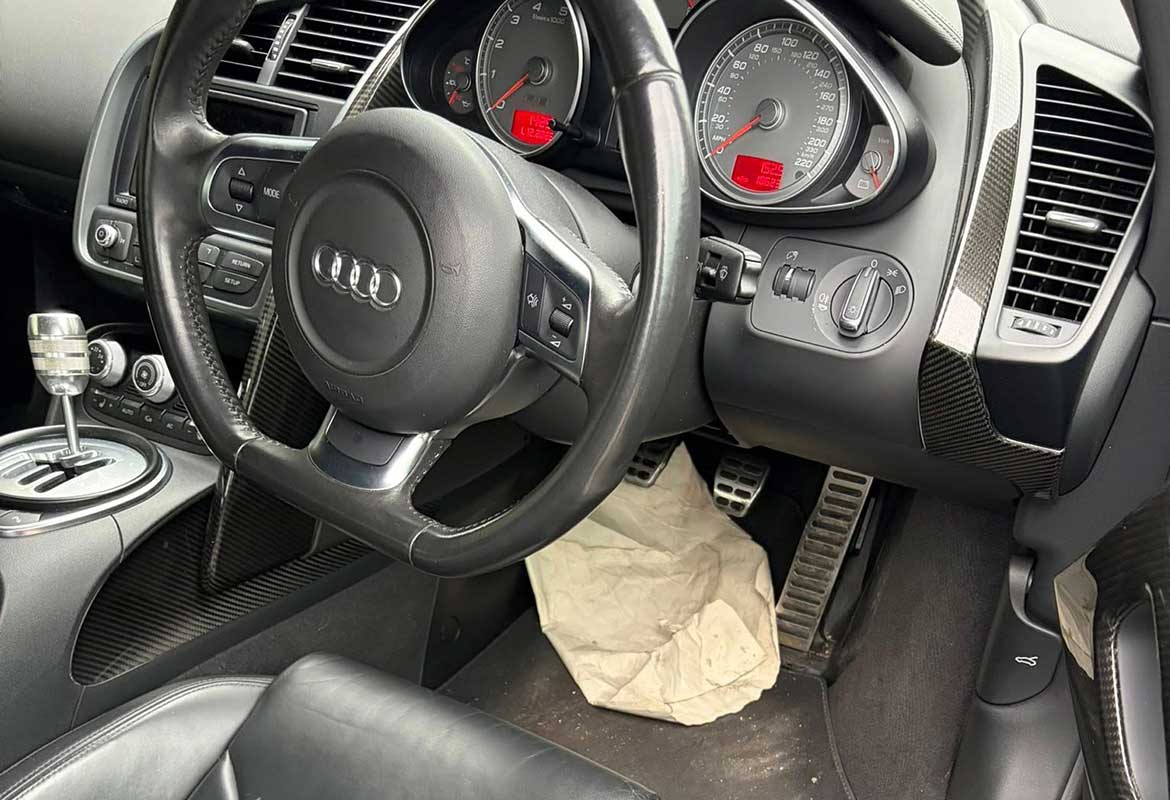 Audi R8 Interior-1